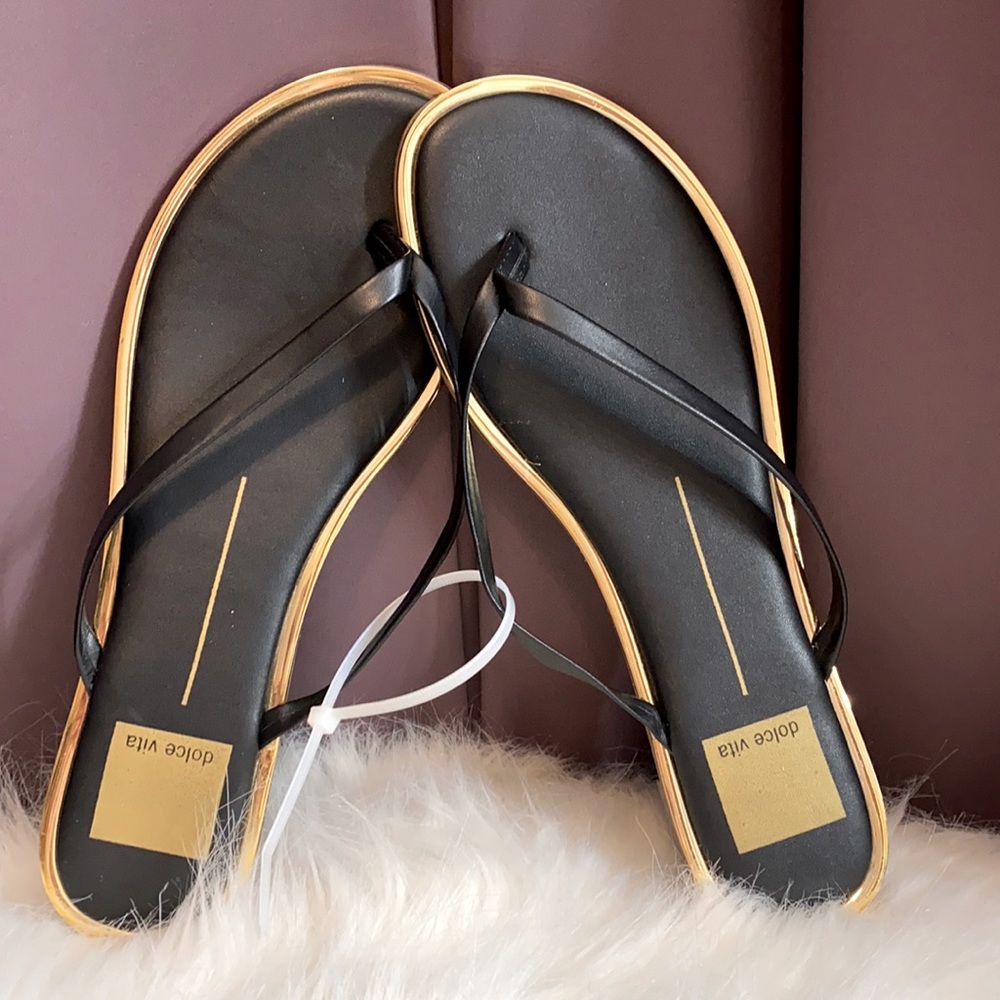 Black and gold flip flops by dolce vita size 6.5